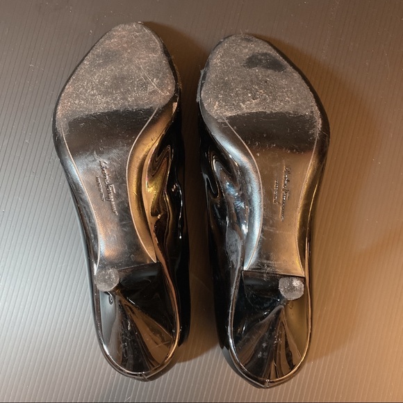 Ferragamo peep toe pump - Picture 3 of 4